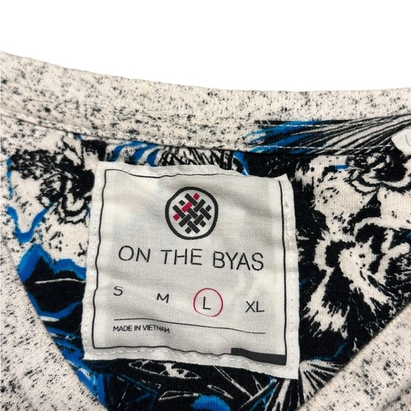 On the Byas Men’s Large Gray and Floral T-Shirt size Large - Picture 7 of 7